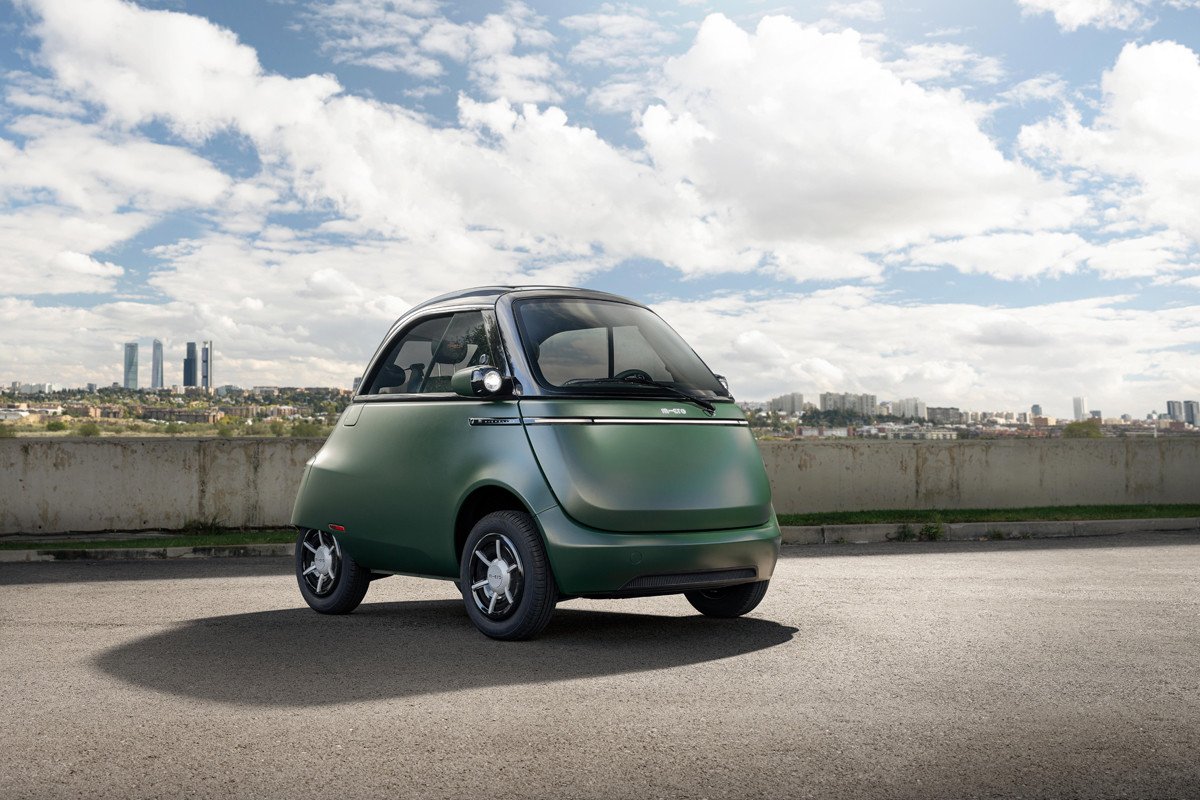 El Micro Microlino llega a España: todos los detalles del eléctrico urbano