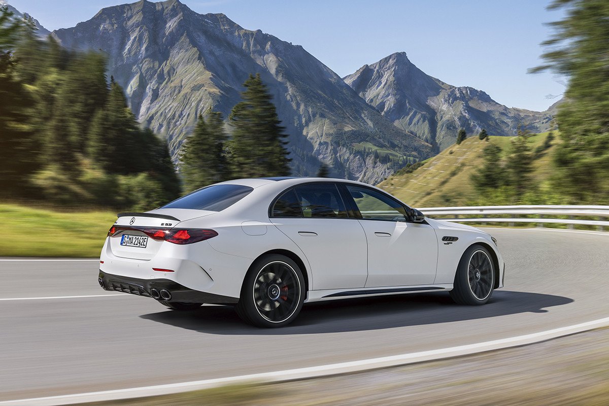 Mercedes-AMG E 53 HYBRID 4MATIC+: altas prestaciones_carretera culo