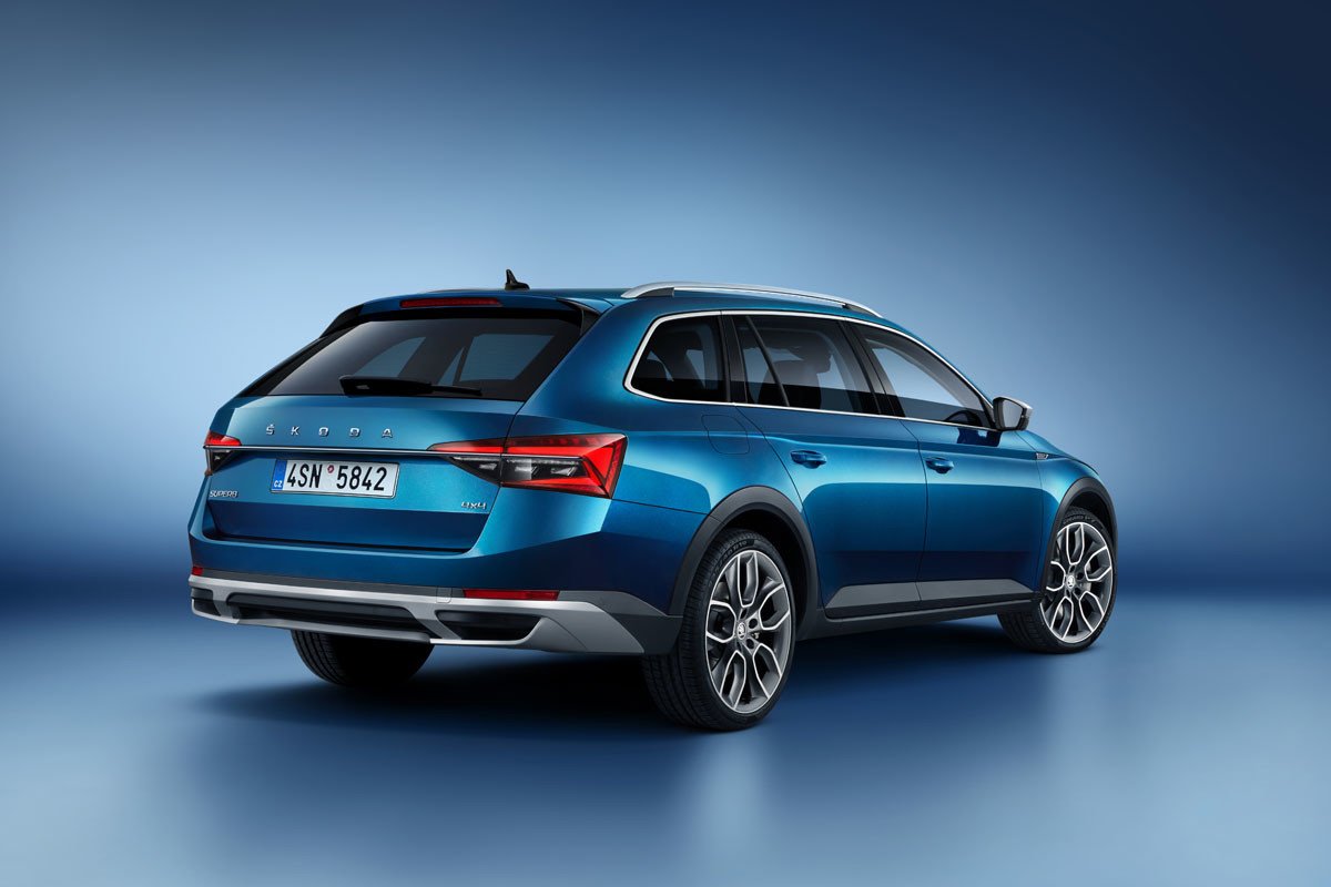Nuevo Skoda Superb: por primera vez con variante híbrida enchufable y carrocería Scout