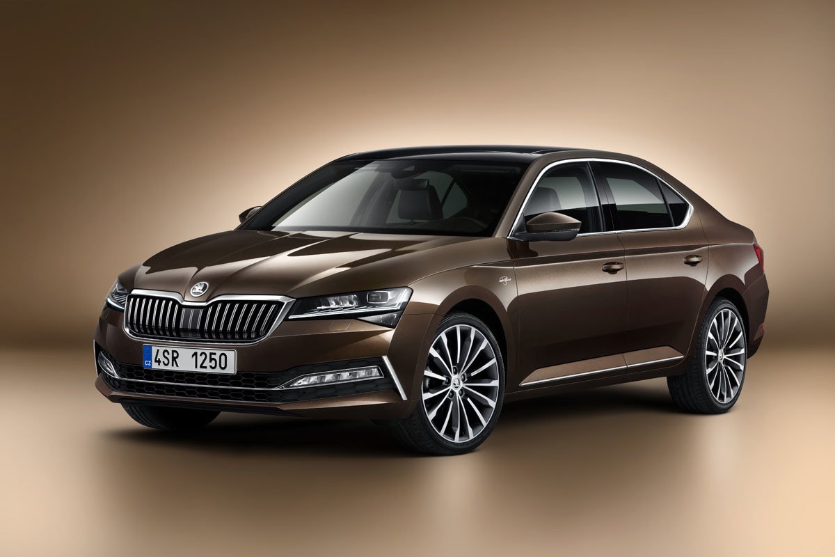 Nuevo Skoda Superb: por primera vez con variante híbrida enchufable y carrocería Scout