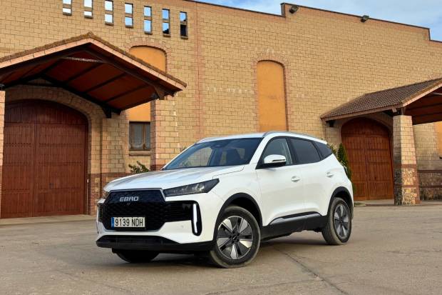 Prueba EBRO s400: el SUV híbrido español desde 22.900 euros a tope de equipamiento