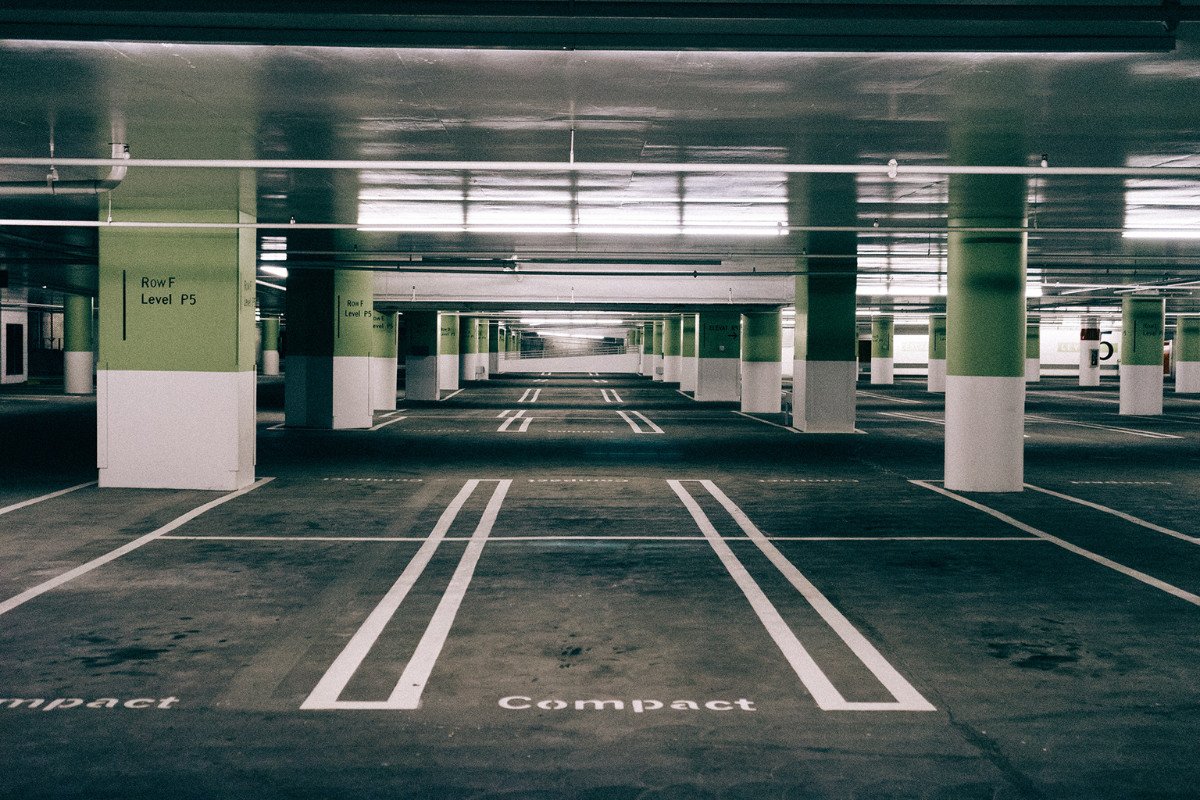 Consejos para ahorrar: los aeropuertos y estaciones donde más caro te saldrá aparcar