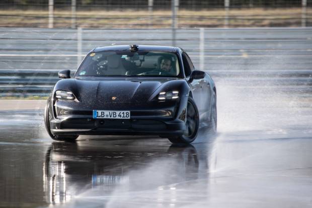 El Porsche Taycan, de Guinness: el derrape más largo del mundo