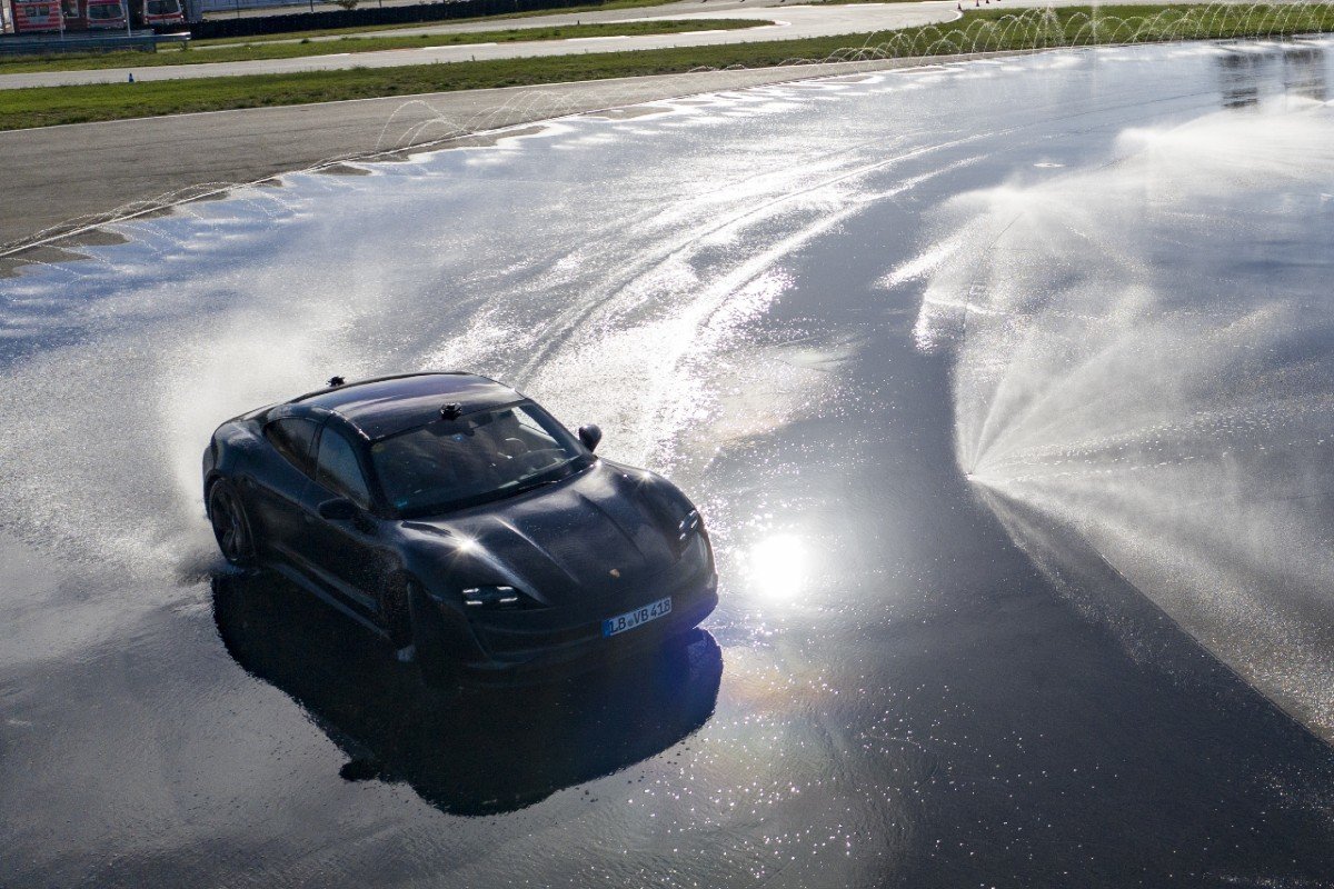El Porsche Taycan, de Guinness: el derrape más largo del mundo