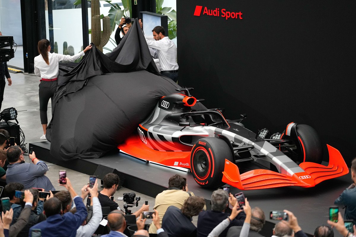 Audi presenta su proyecto de Fórmula 1 en Madrid, con Adam Baker como protagonista