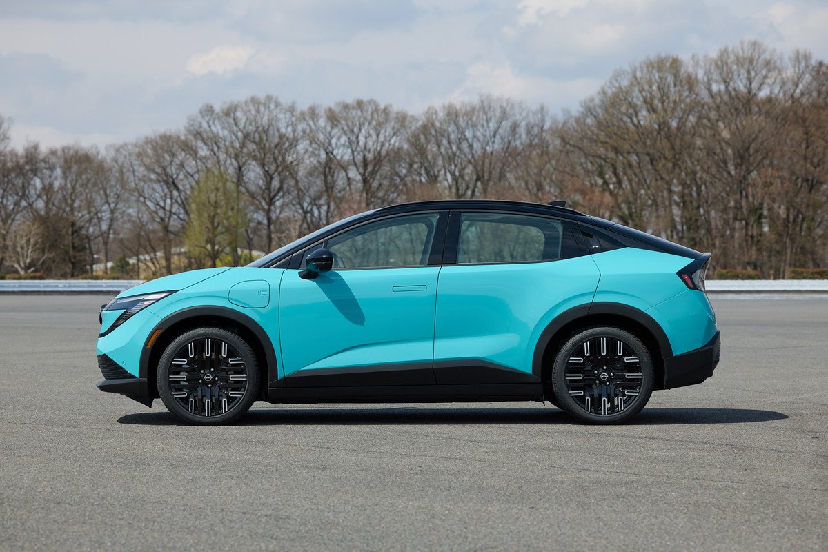 Nissan Leaf 2026 Lateral