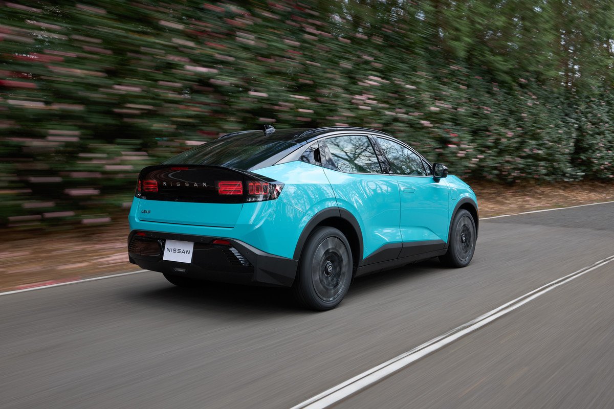 Nissan Leaf 2026 Trasera marcha