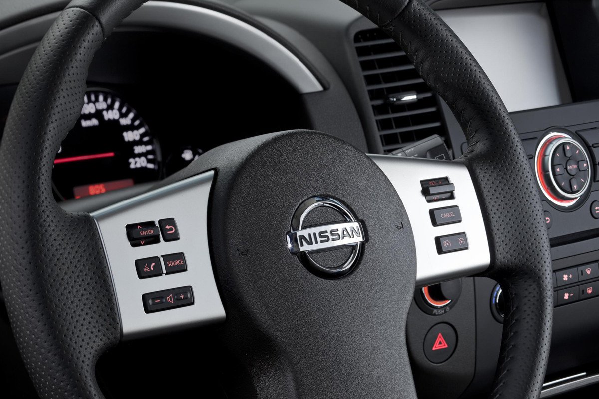 El Nissan Navara mejora su equipamiento para 2015