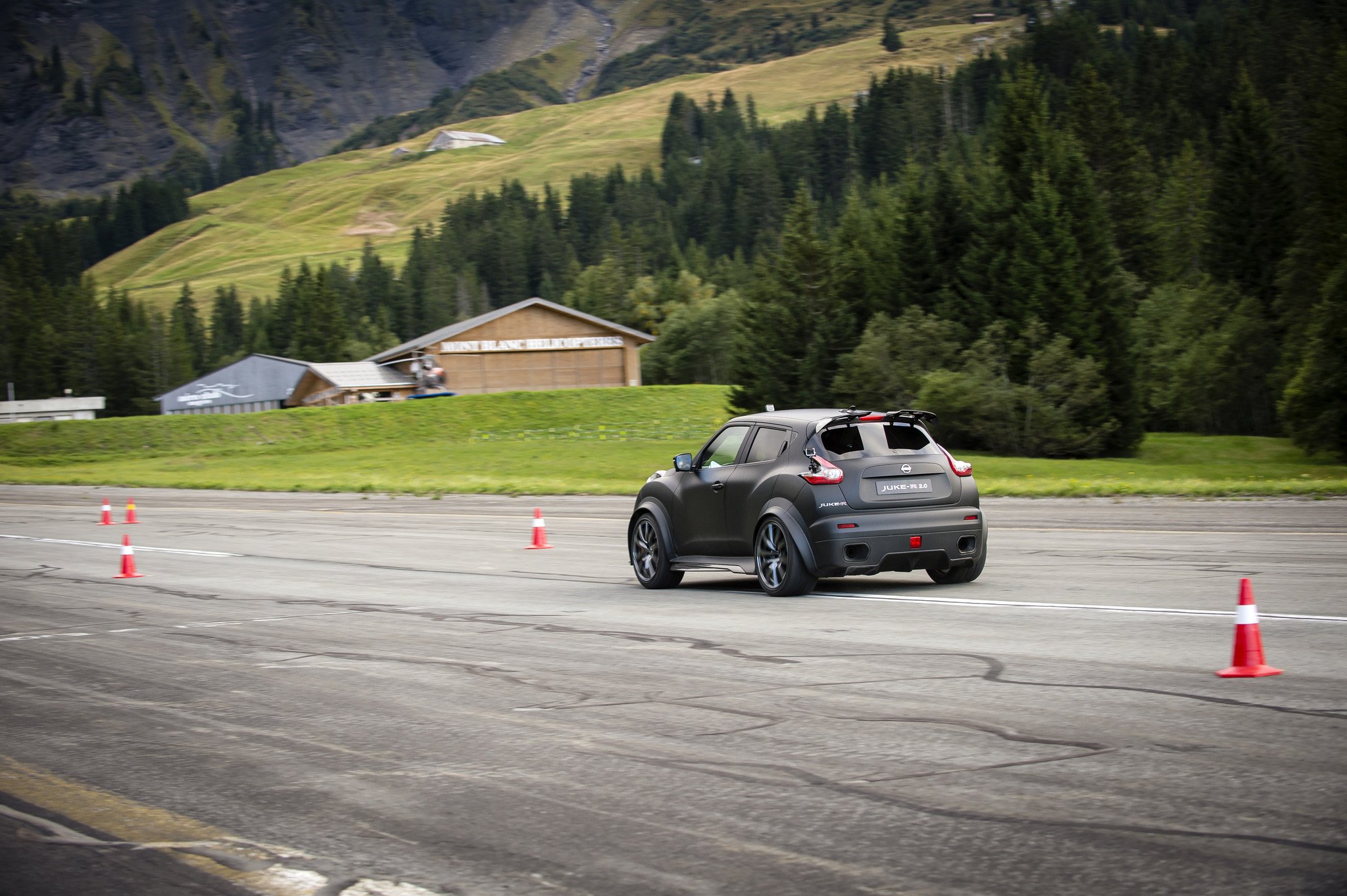 Prueba Juke-R 2.0: 600 CV de SUV extremo