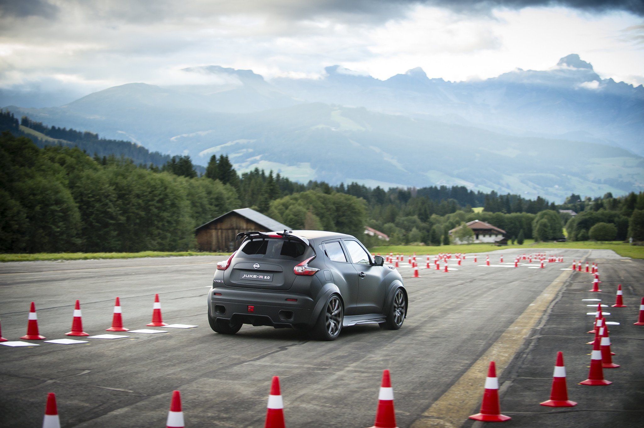 Prueba Juke-R 2.0: 600 CV de SUV extremo