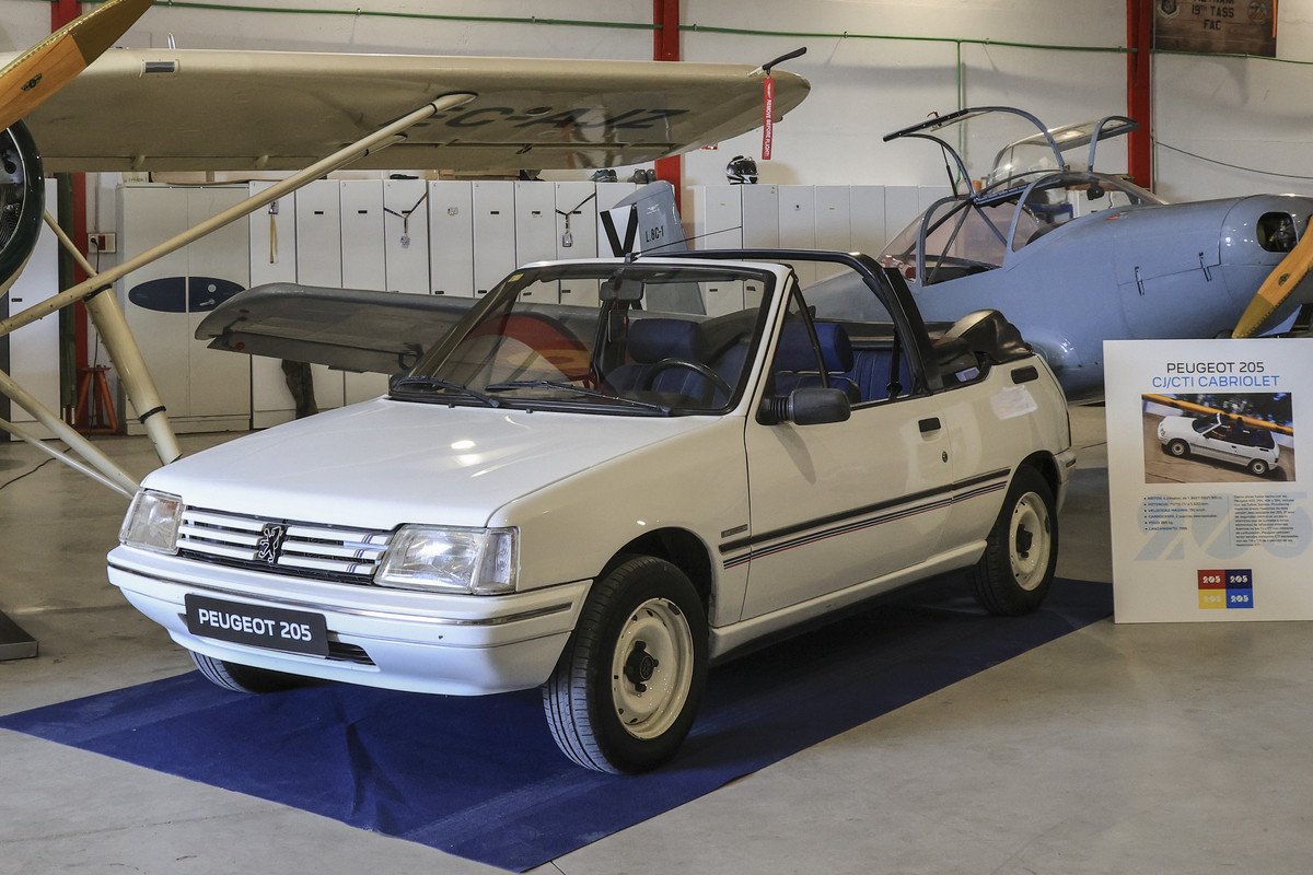 Peugeot E-208, un homenaje a los 40 años del Peugeot 205