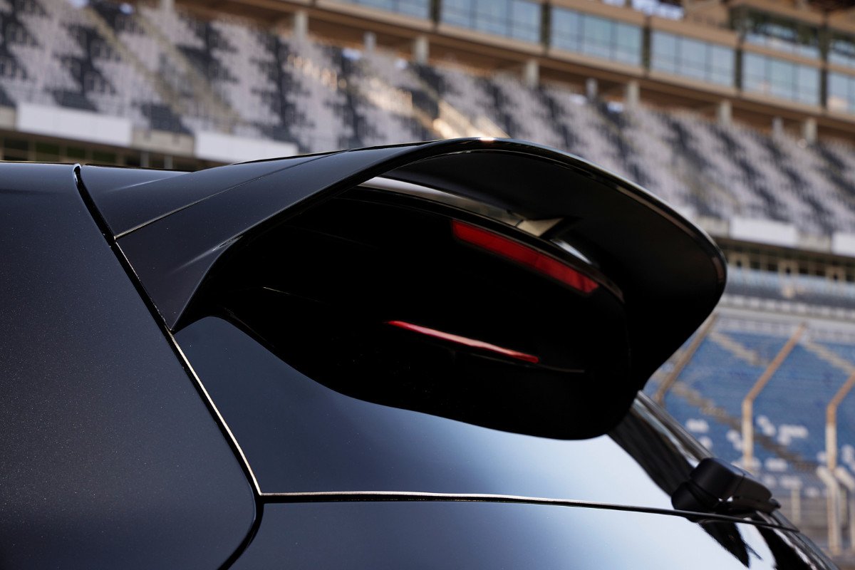 Nuevos Volkswagen Golf R y Golf R Variant 2024: 333 cv para el deportivo del pueblo