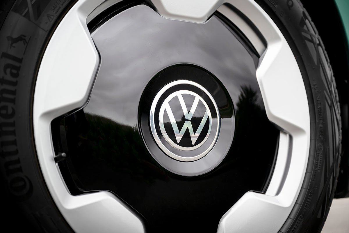 Volkswagen ID. Buzz batalla larga: 7 asientos, batería más grande y un techo de récord 