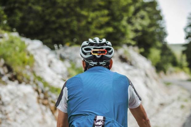 Ciclistas, patinetes y el cambio de hora: accesorios para mejorar su visibilidad   