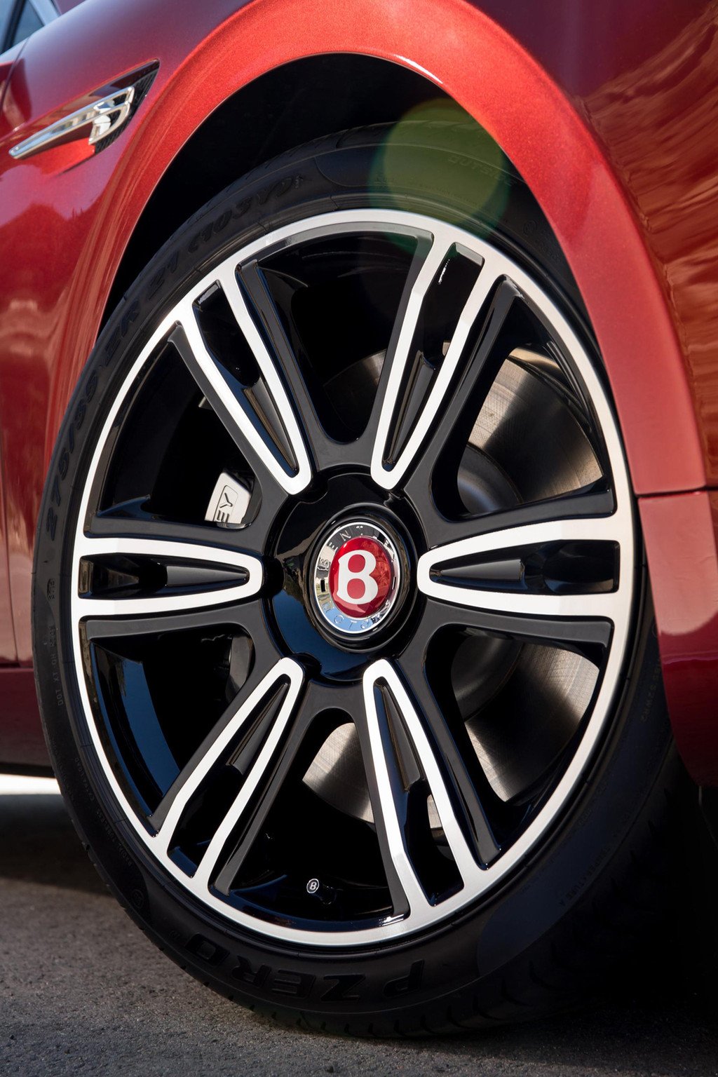 Bentley lanza el nuevo Flying Spur V8 S
