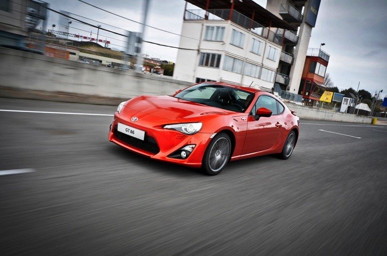 Toyota GT 86: Nuevos datos de equipamiento, fotos y vídeos