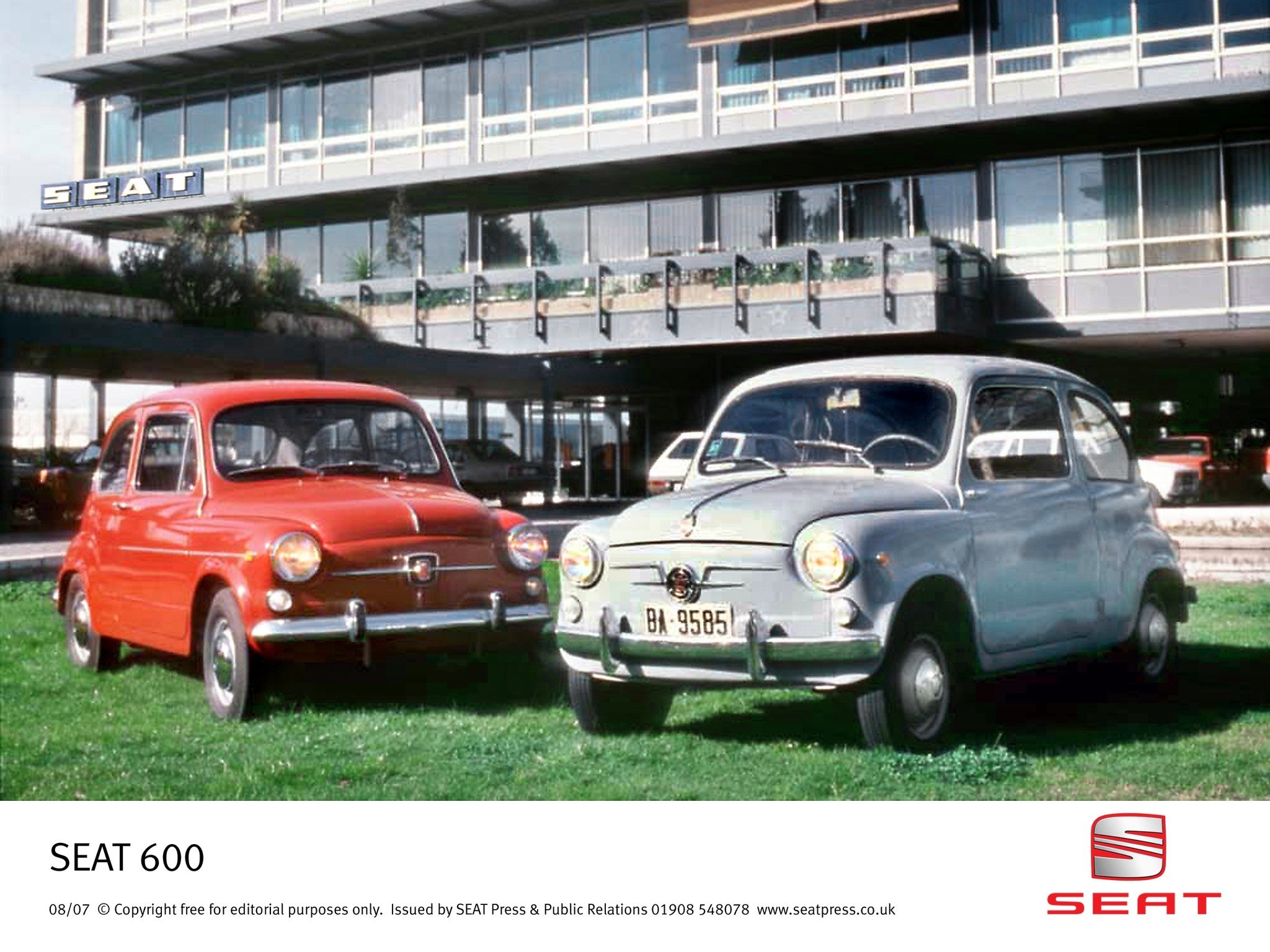 SEAT 600