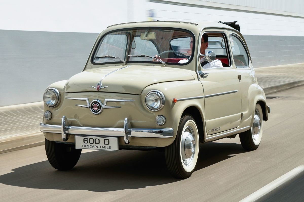 SEAT 600