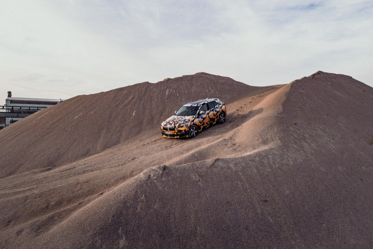El nuevo BMW X2 se deja ver con camuflaje antes de su debut en Frankfurt