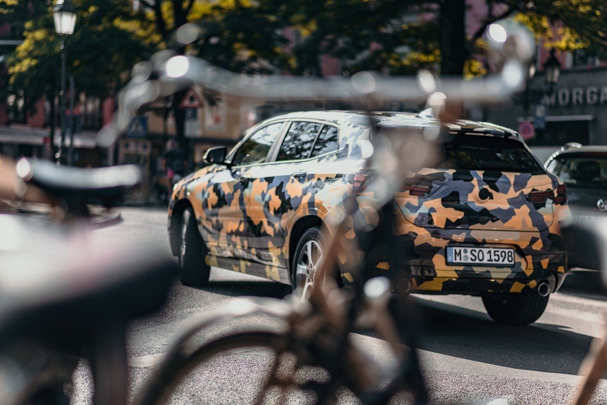 El nuevo BMW X2 se deja ver con camuflaje antes de su debut en Frankfurt