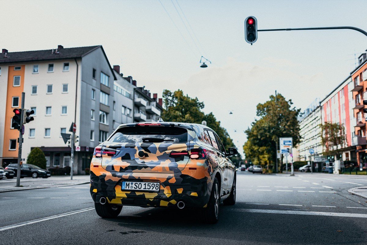 El nuevo BMW X2 se deja ver con camuflaje antes de su debut en Frankfurt