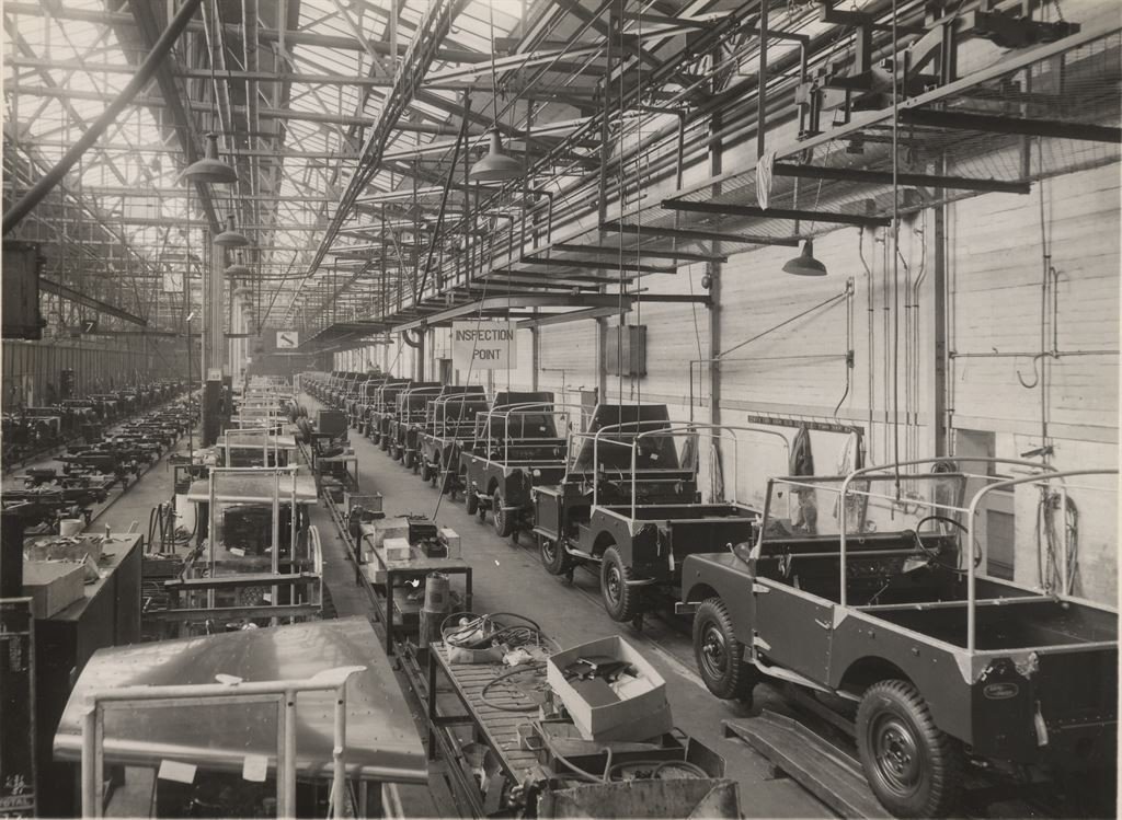 El último Land Rover Defender sale de la planta de Solihull