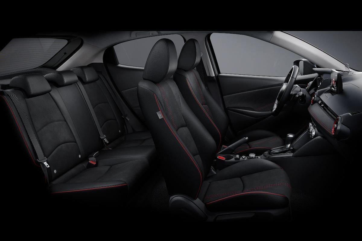 Mazda 2 habitáculo