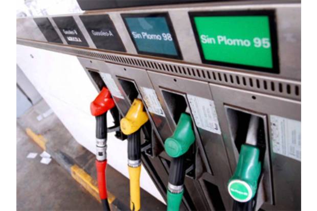 Expertos proponen subir impuestos a coches diésel y el gasoil un 28%