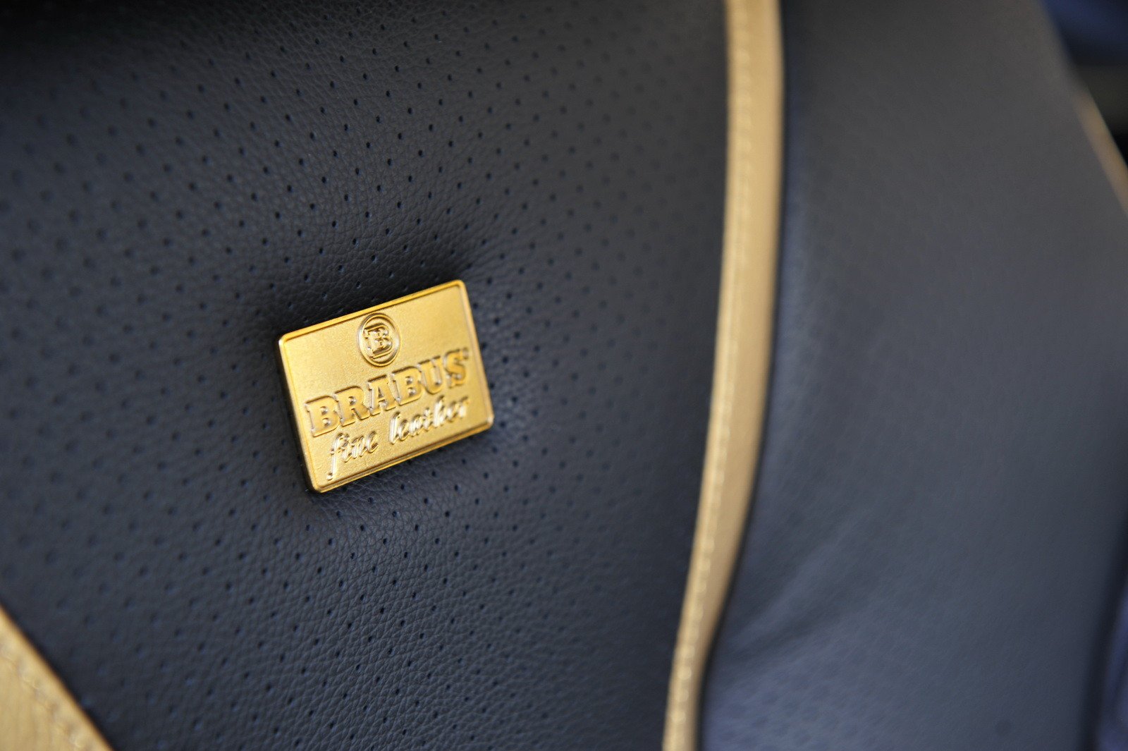 Así es el extremo Brabus Rocket 900 Desert Gold Edition