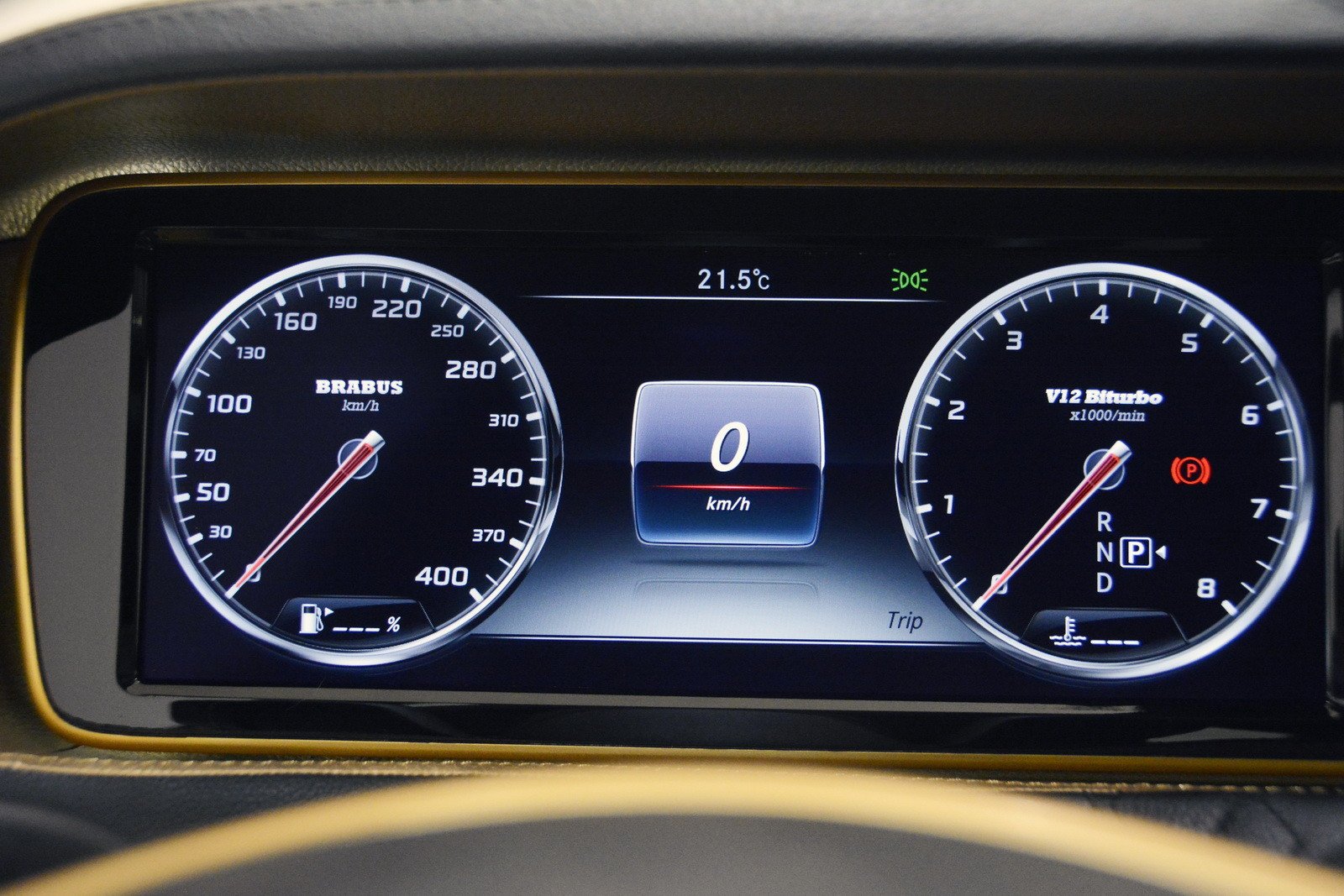 Así es el extremo Brabus Rocket 900 Desert Gold Edition