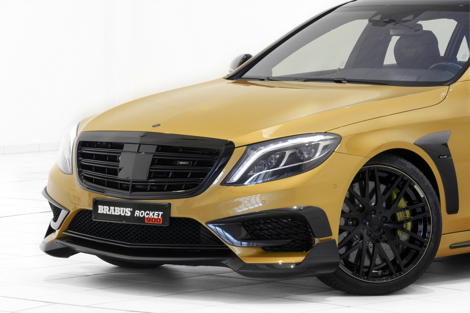 Así es el extremo Brabus Rocket 900 Desert Gold Edition