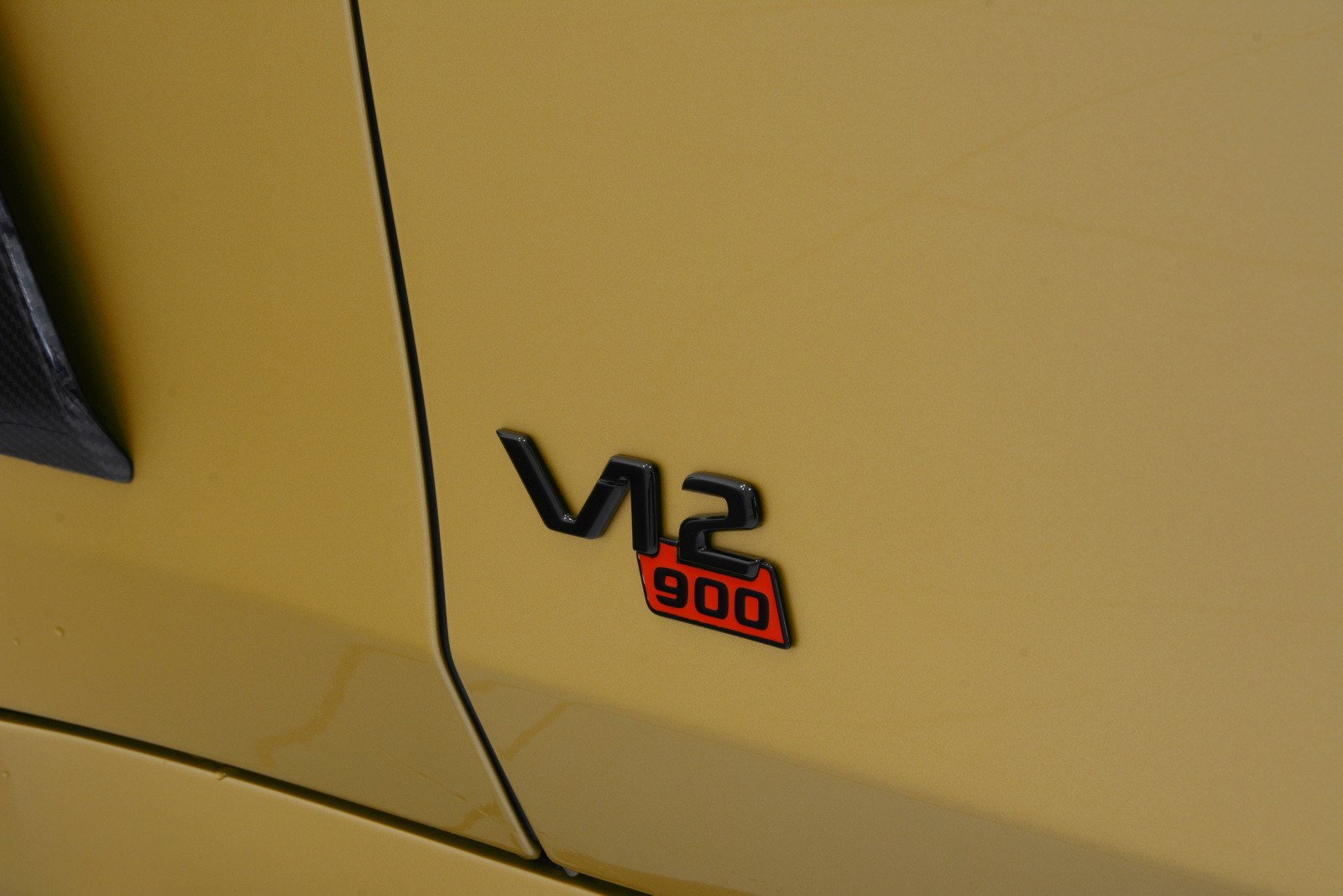 Así es el extremo Brabus Rocket 900 Desert Gold Edition