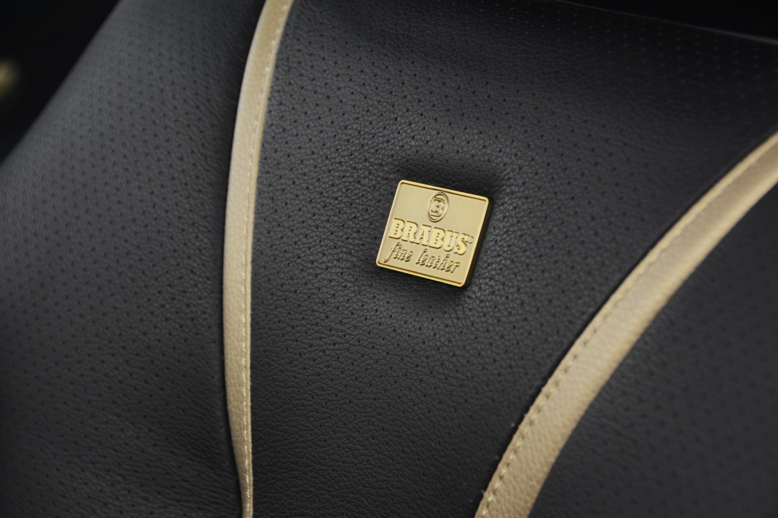 Así es el extremo Brabus Rocket 900 Desert Gold Edition