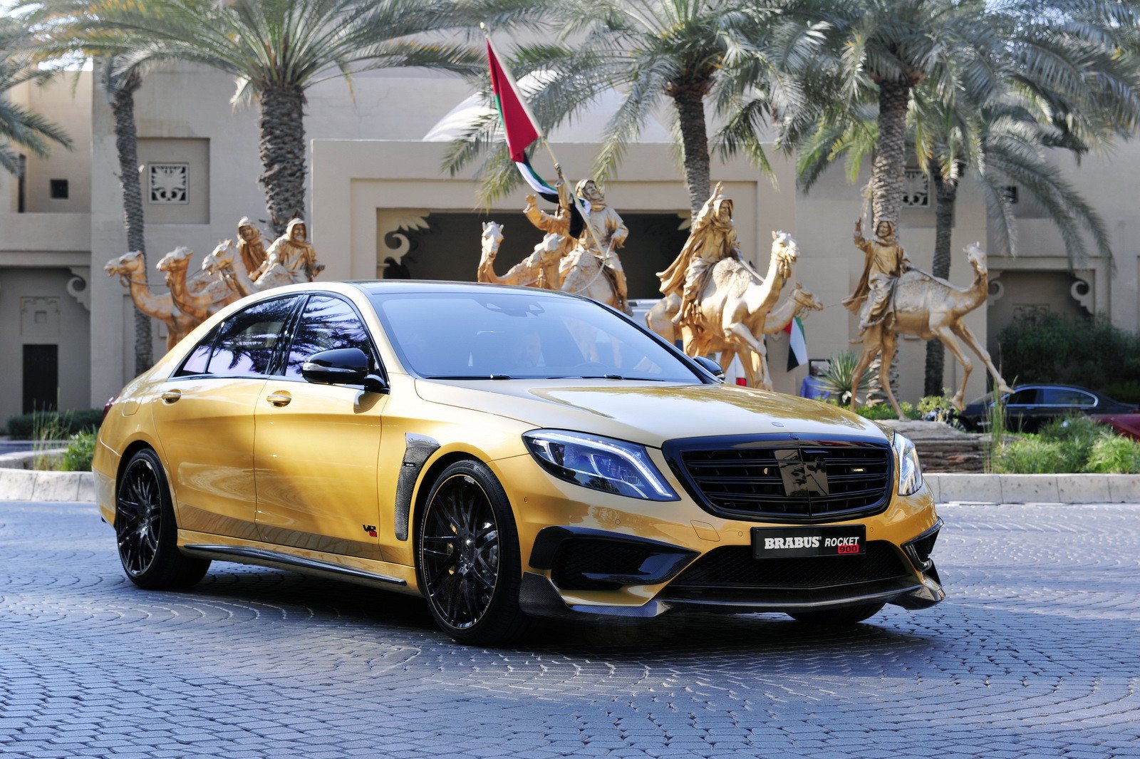 Así es el extremo Brabus Rocket 900 Desert Gold Edition