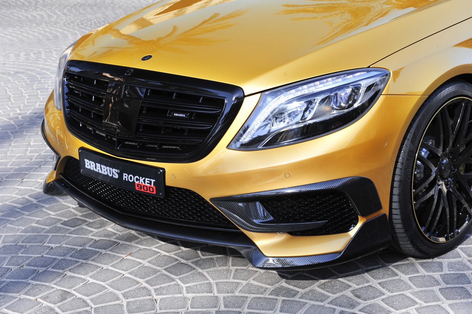 Así es el extremo Brabus Rocket 900 Desert Gold Edition