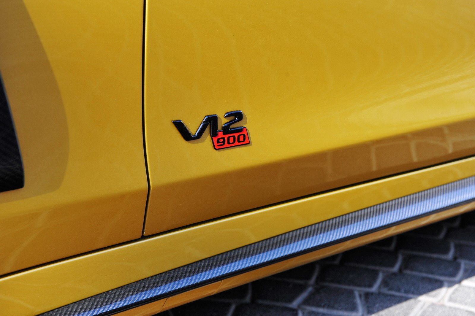 Así es el extremo Brabus Rocket 900 Desert Gold Edition