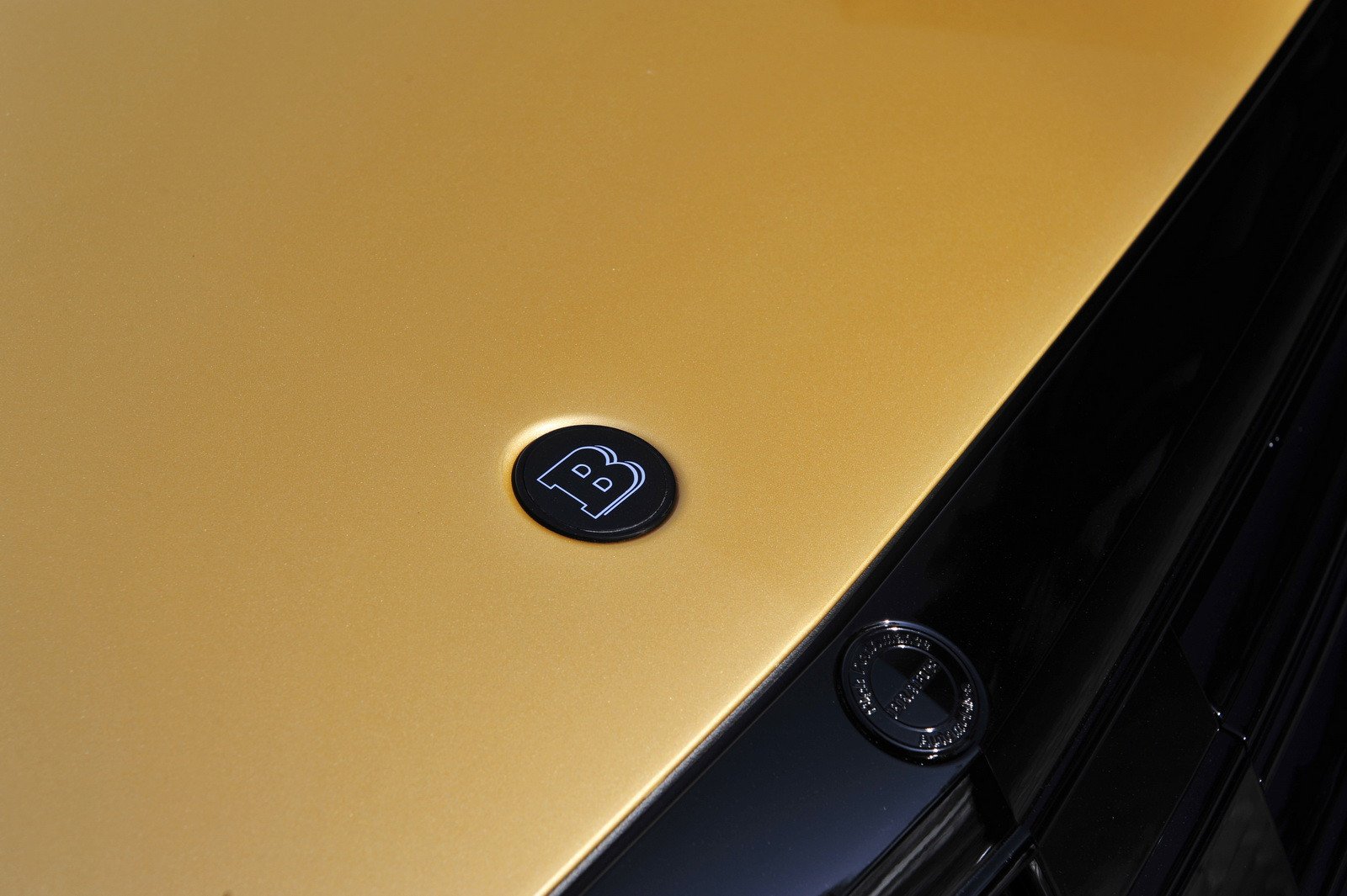 Así es el extremo Brabus Rocket 900 Desert Gold Edition