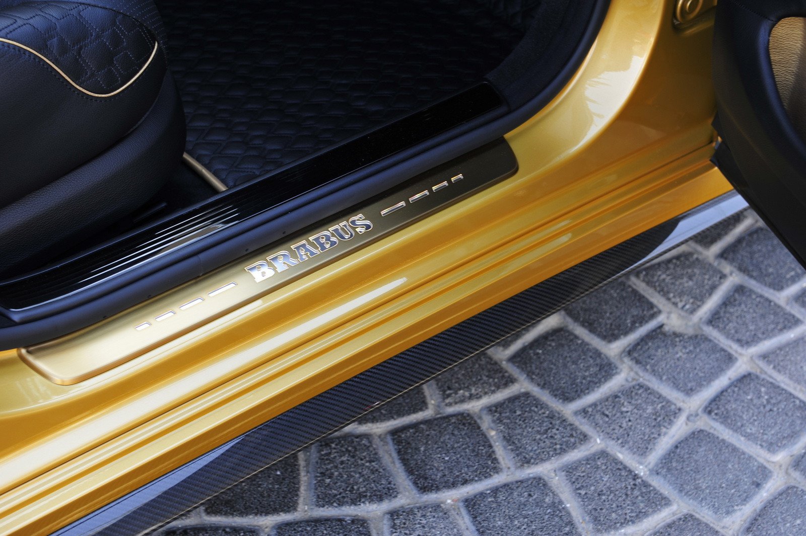 Así es el extremo Brabus Rocket 900 Desert Gold Edition