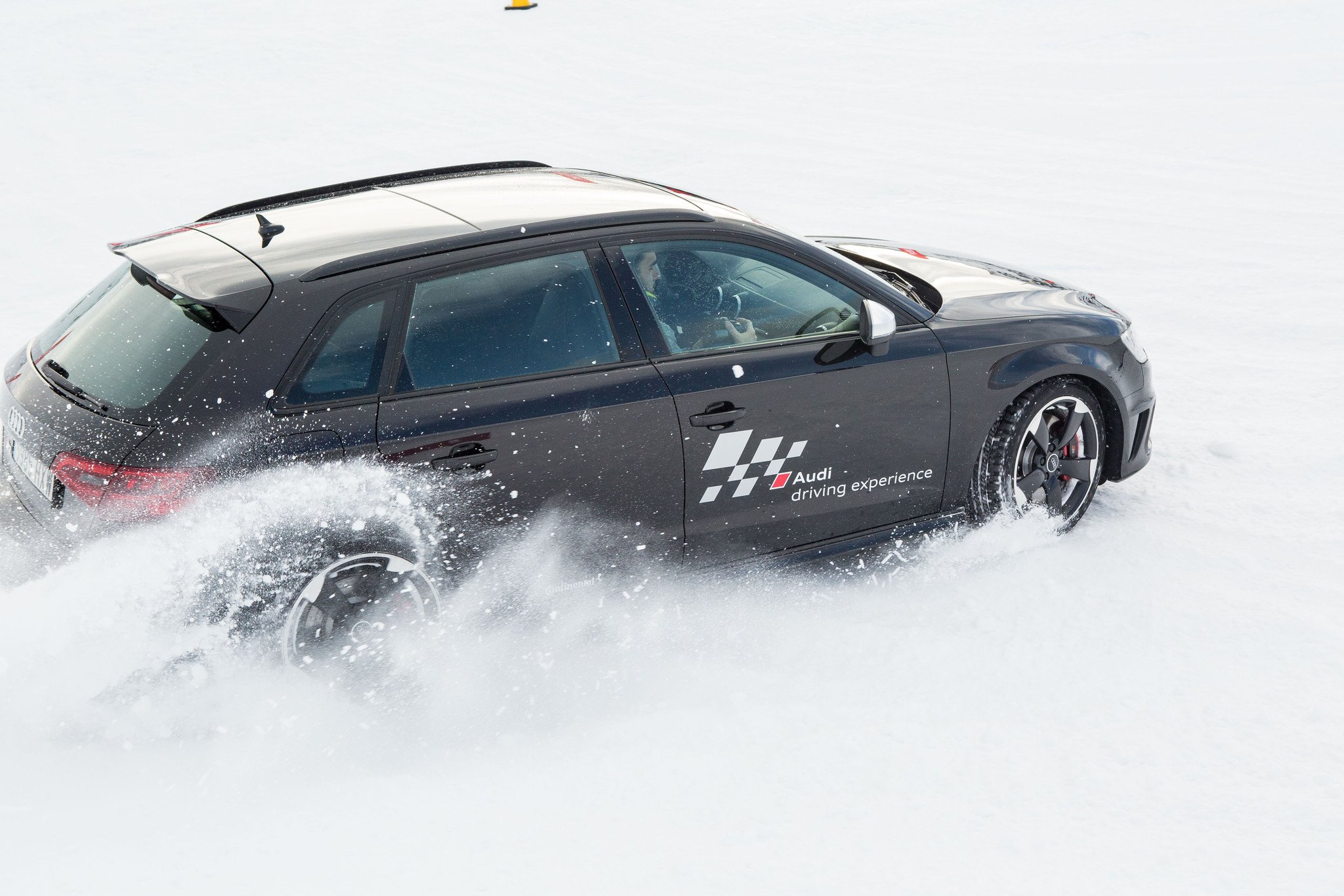 Audi Winter Driving Experience: Cursos de conducción segura en hielo y nieve