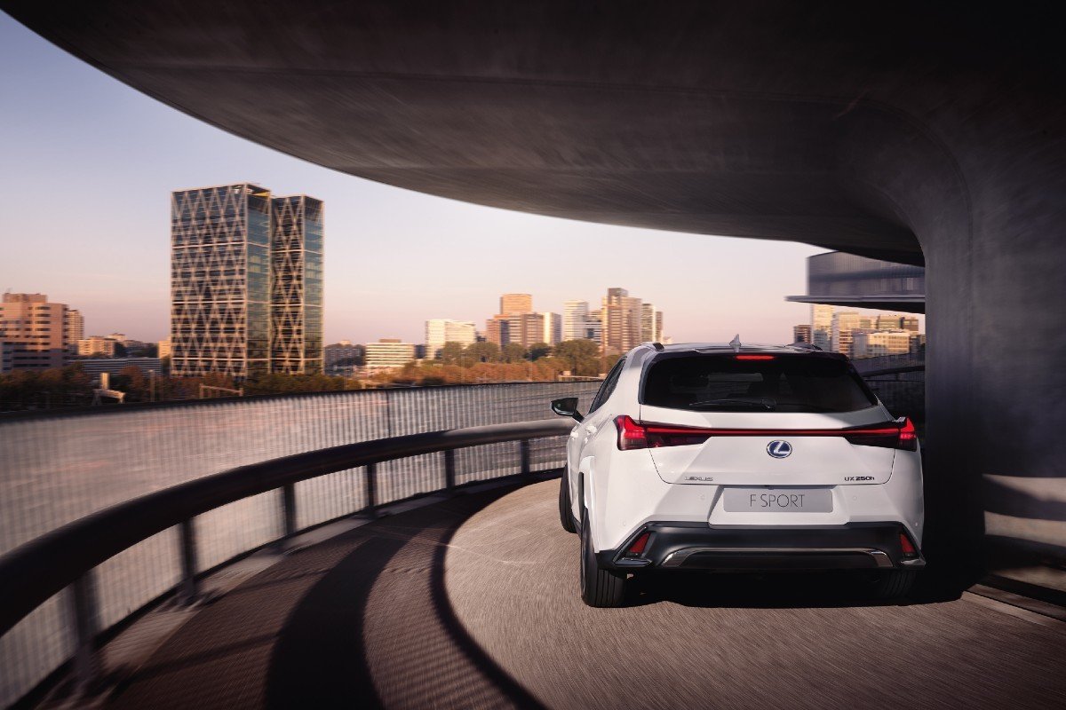 Lexus UX 250h: renovación de la gama, novedades y precios