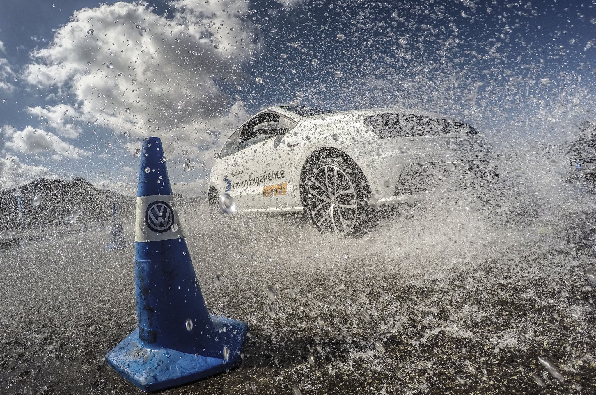 Curso de conducción Volkswagen para jóvenes