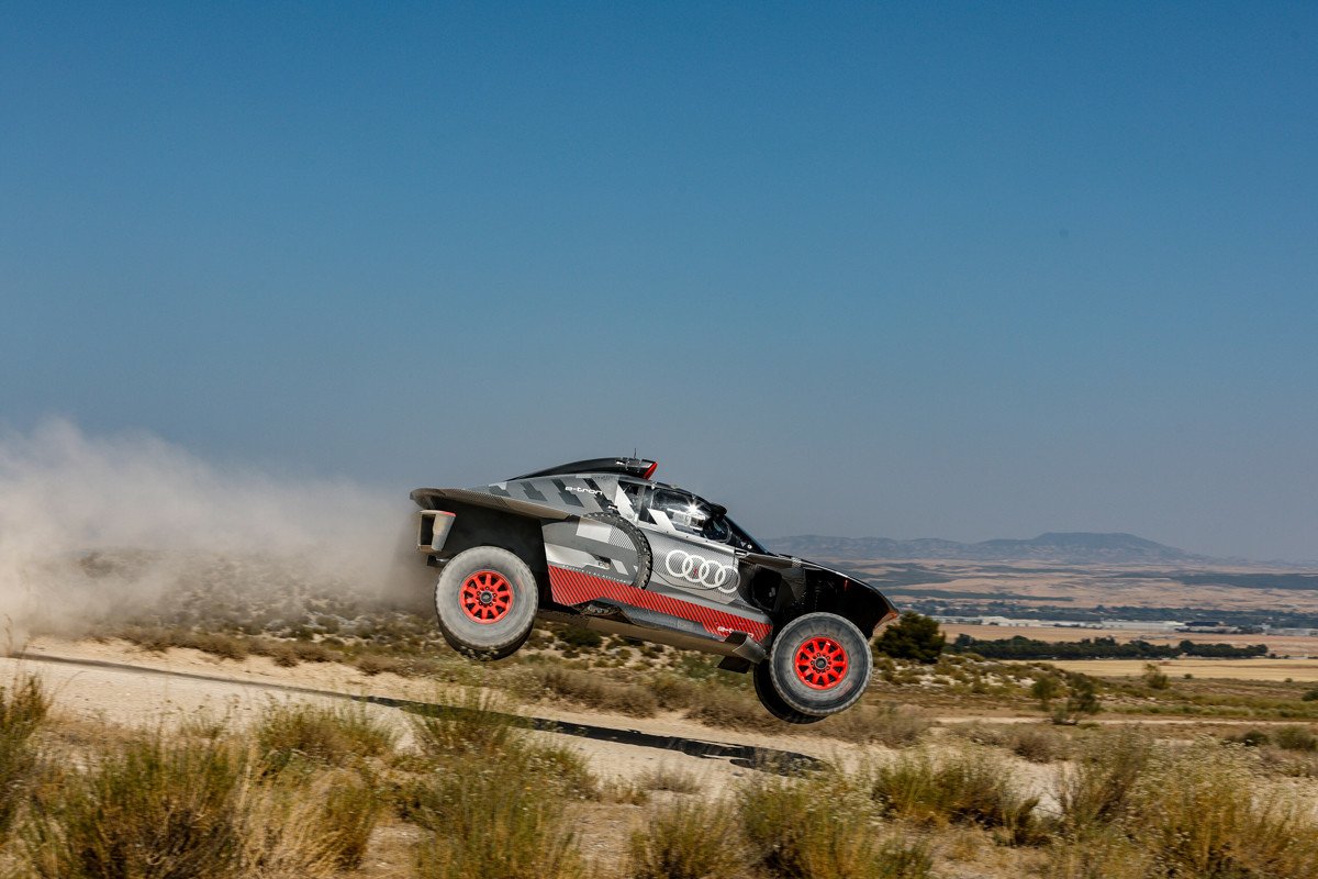 Carlos Sainz antes del Dakar 2023: “lo afrontamos con menos dudas y más preparados”