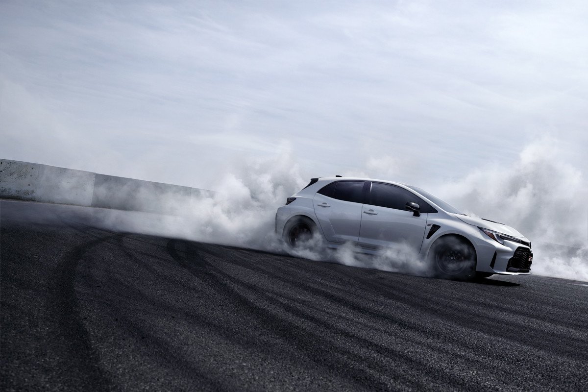Toyota presenta el GR Corolla haciendo drift: 304 CV y tracción total