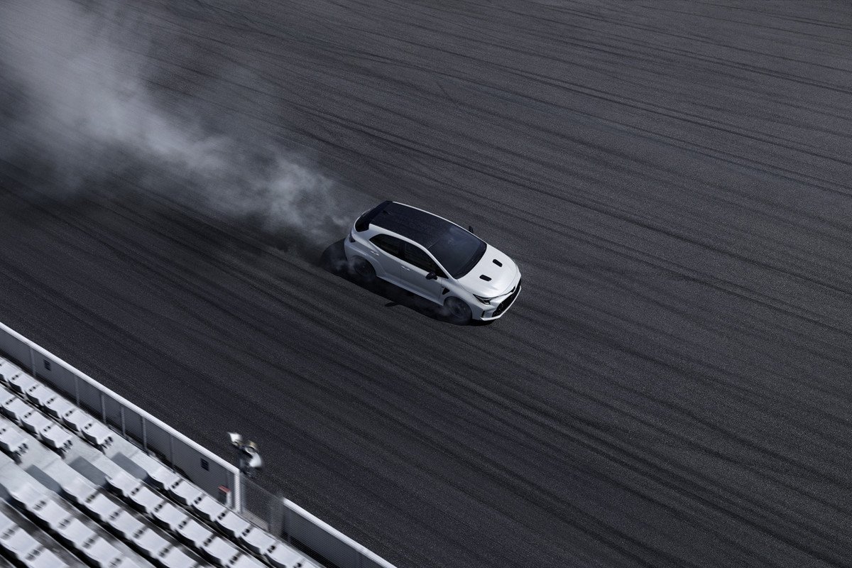 Toyota presenta el GR Corolla haciendo drift: 304 CV y tracción total