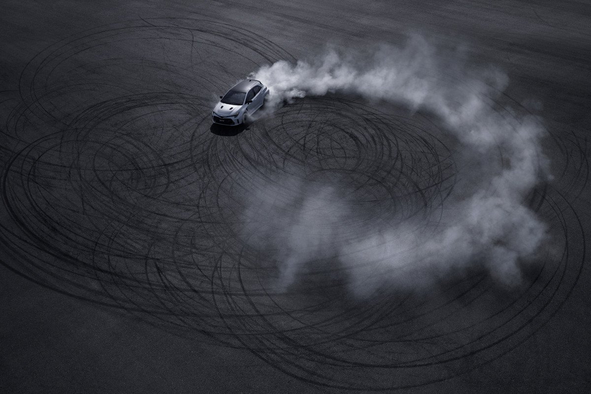 Toyota presenta el GR Corolla haciendo drift: 304 CV y tracción total