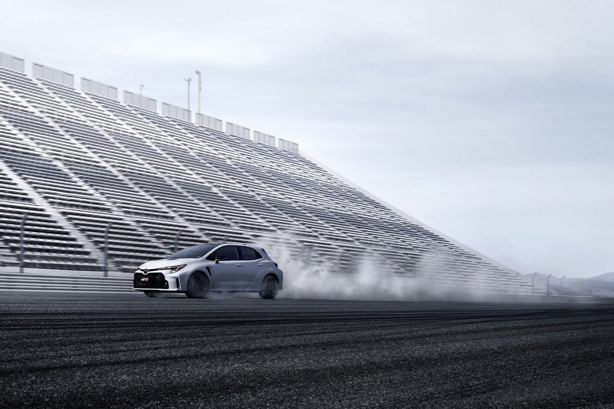 Toyota presenta el GR Corolla haciendo drift: 304 CV y tracción total