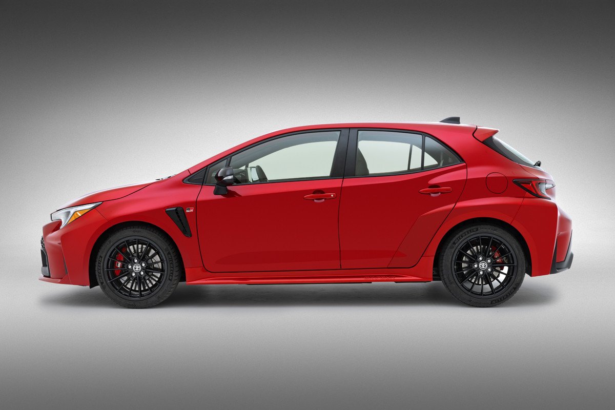 Toyota presenta el GR Corolla haciendo drift: 304 CV y tracción total
