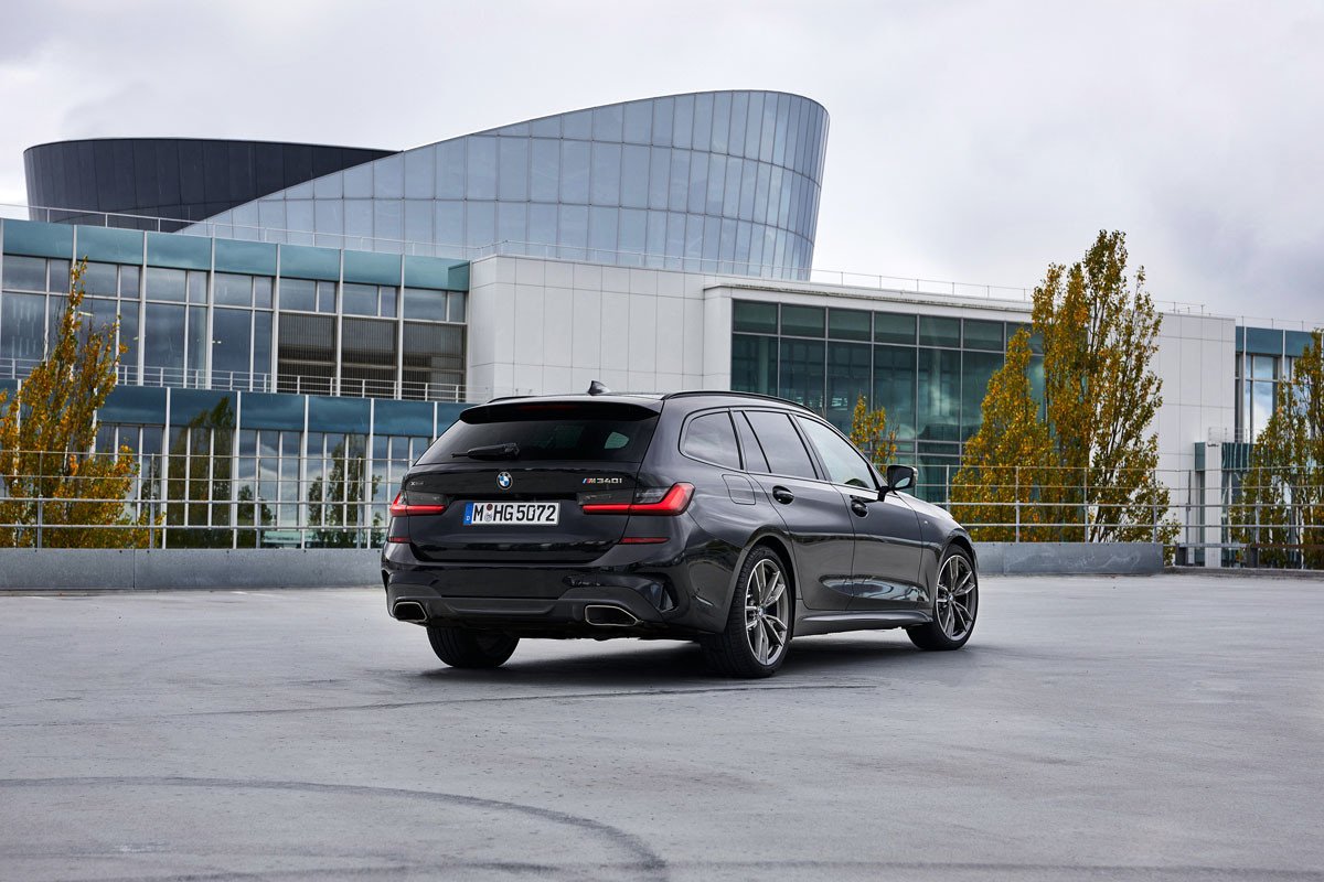 BMW Serie 3: llega la motorización M340i para sedan y touring