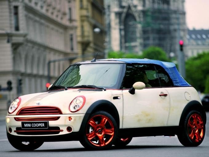 Life Ball Viena 2013: a subasta el MINI Paceman por Roberto Cavalli