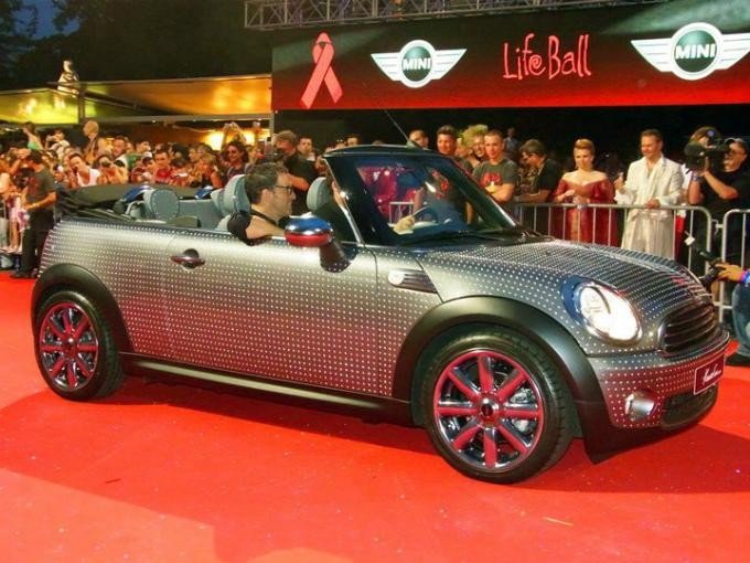 Life Ball Viena 2013: a subasta el MINI Paceman por Roberto Cavalli